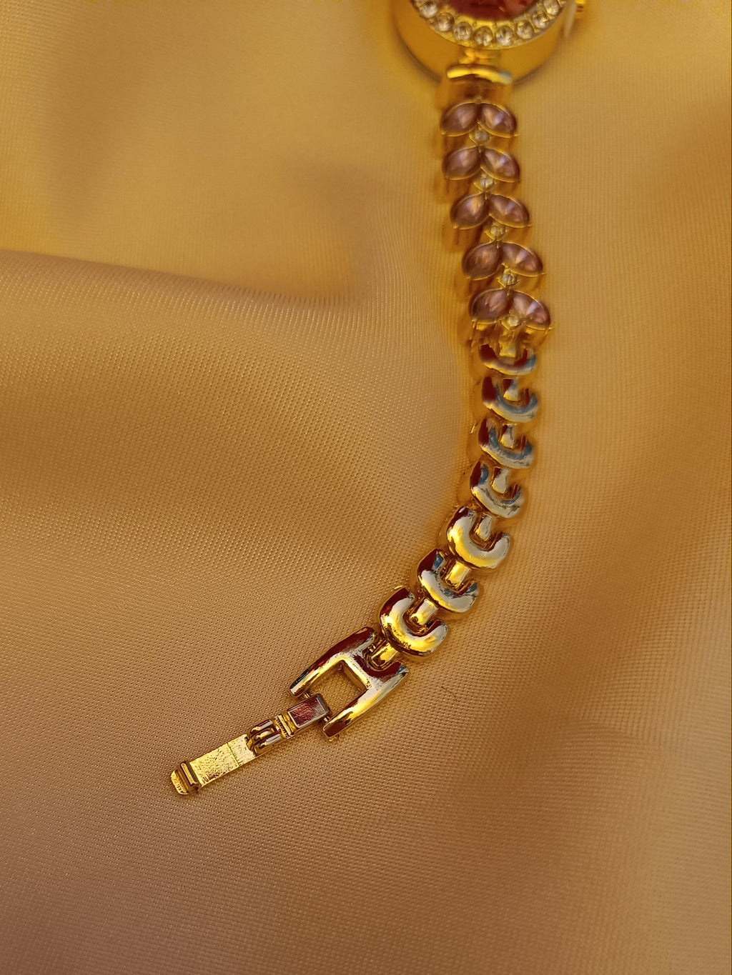 "Blossom" - Elegante Schmuckuhr mit roséfarbenen Kristallen