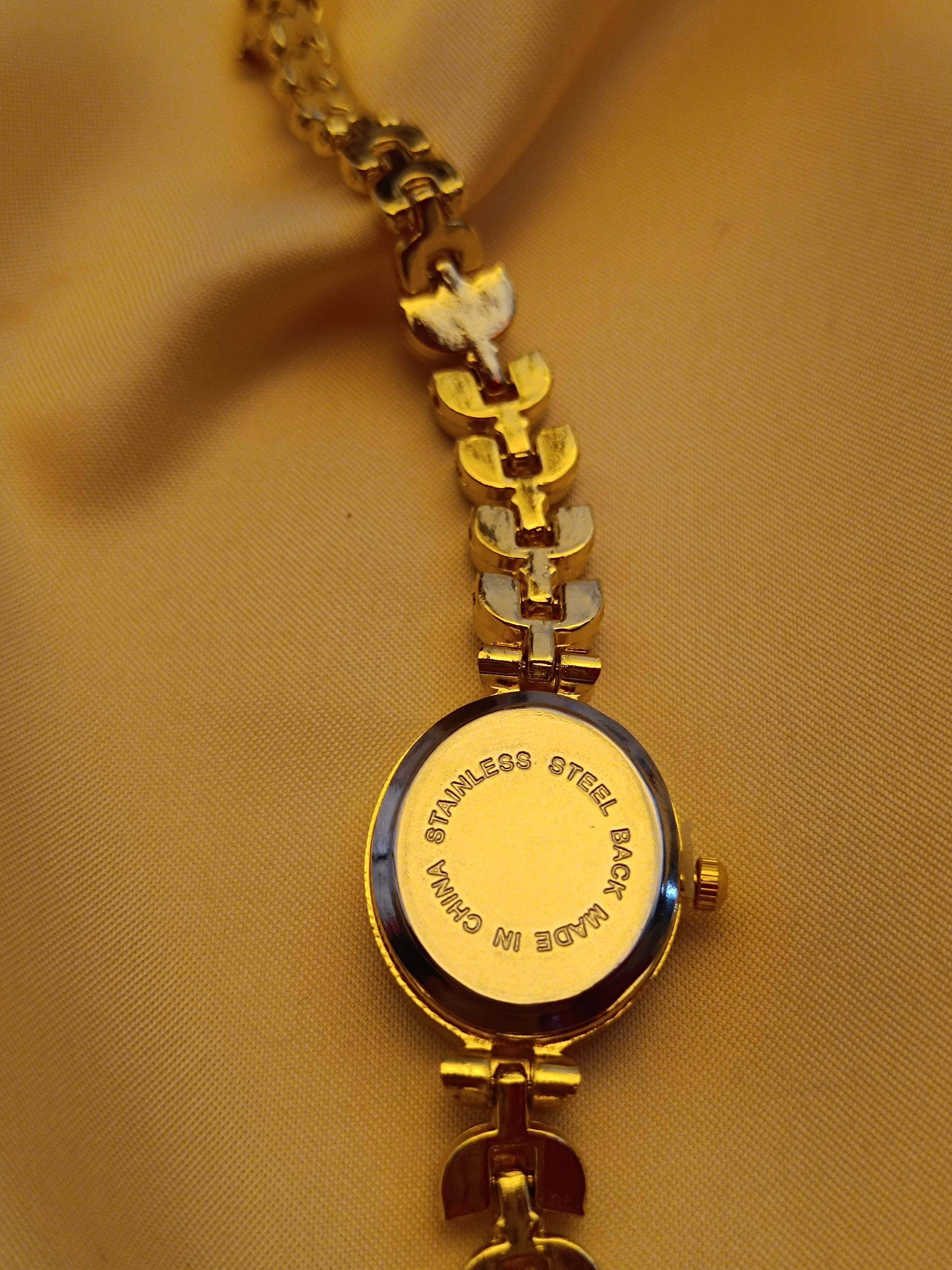 "Blossom" - Elegante Schmuckuhr mit roséfarbenen Kristallen