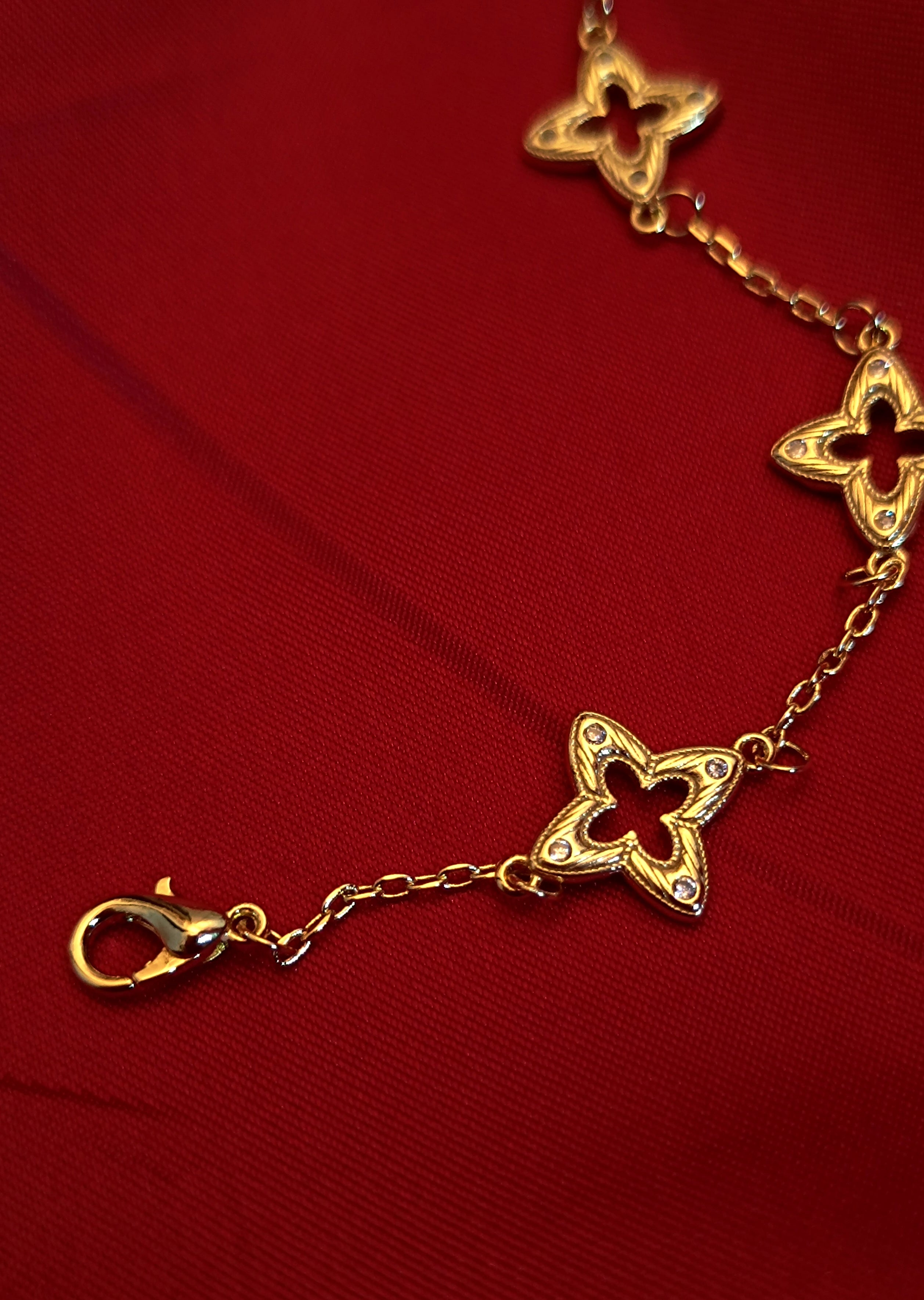 "Lucky" - Elegantes Armand mit filigranen Details