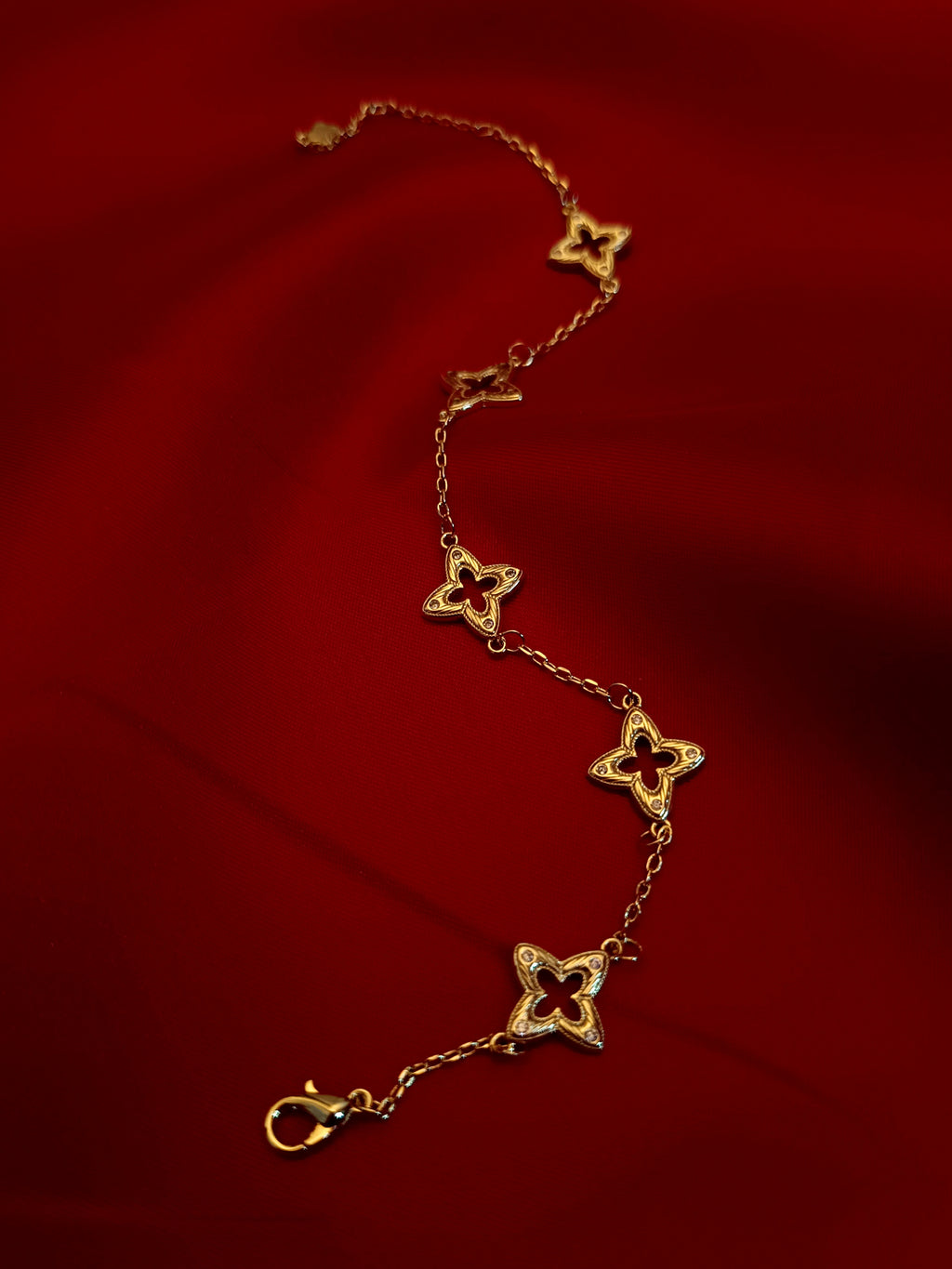 "Lucky" - Elegantes Armand mit filigranen Details