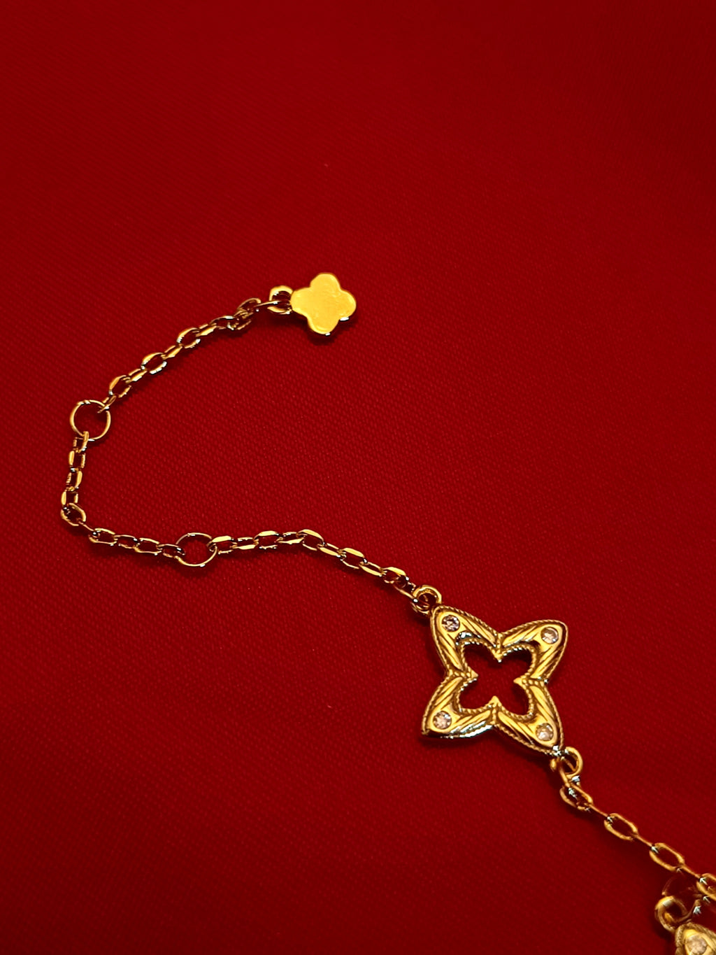 "Lucky" - Elegantes Armand mit filigranen Details