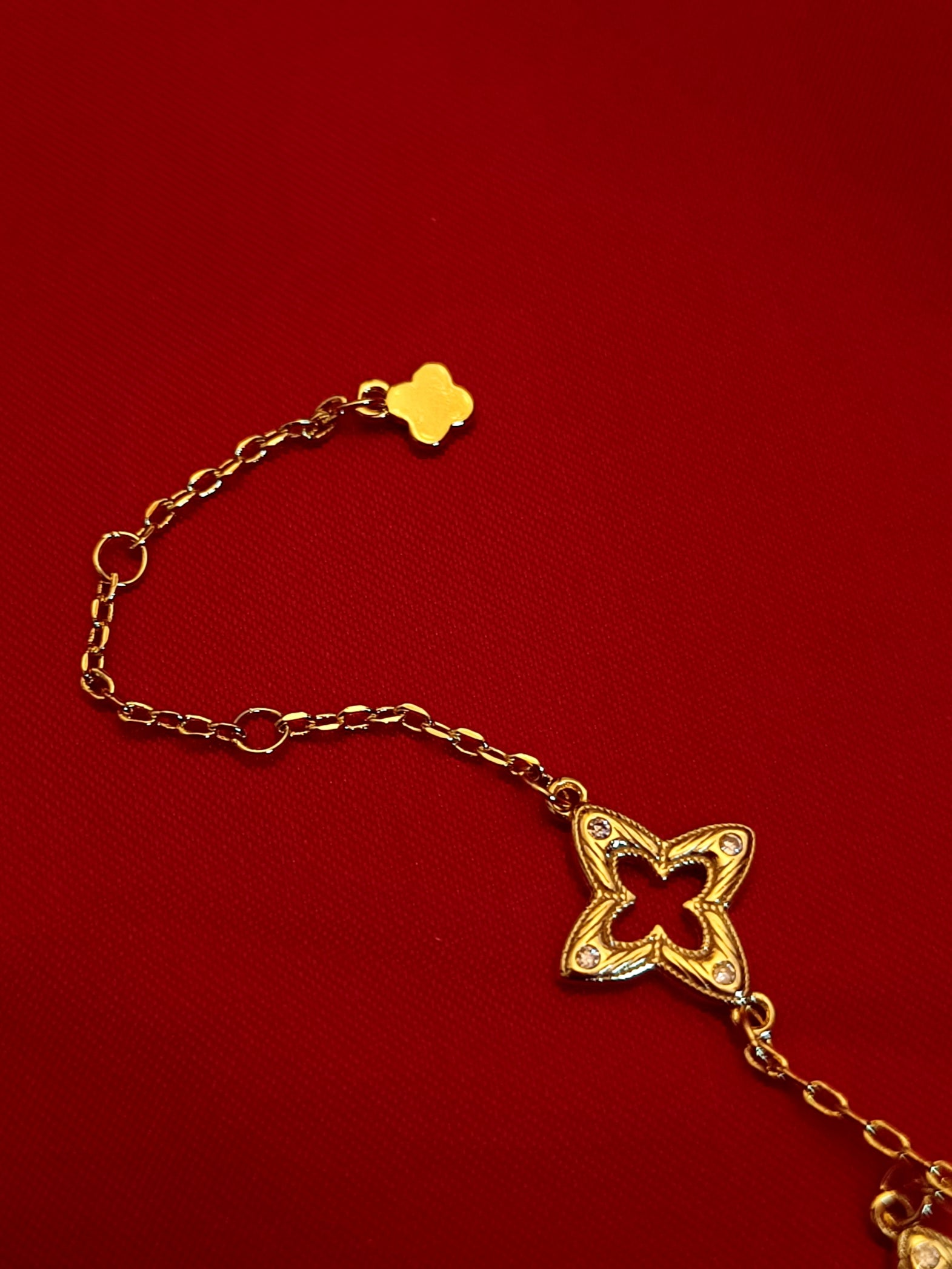 "Lucky" - Elegantes Armand mit filigranen Details