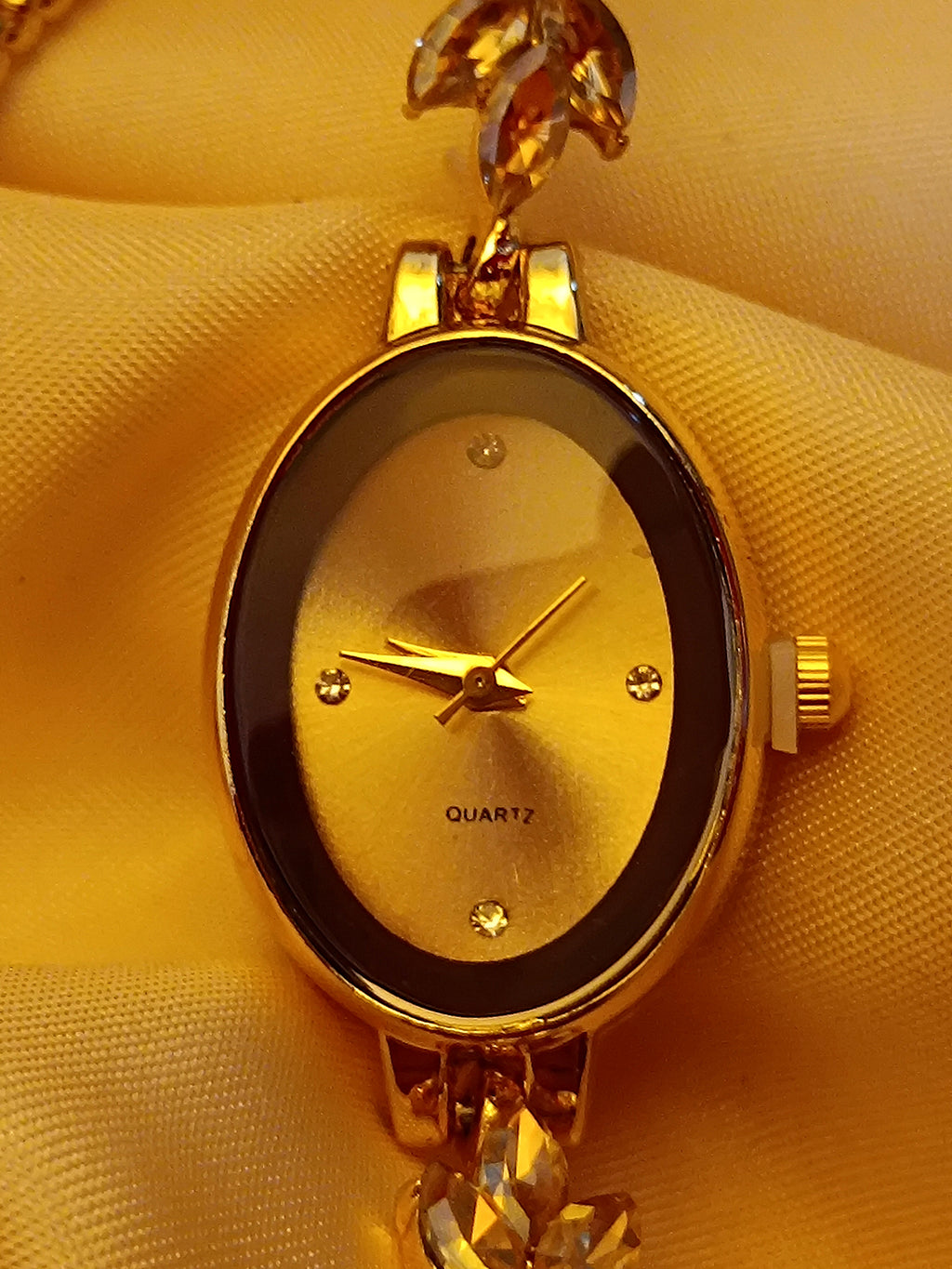 "Crystal" - Elegante Damenuhr in Gold mit Kristallblüten