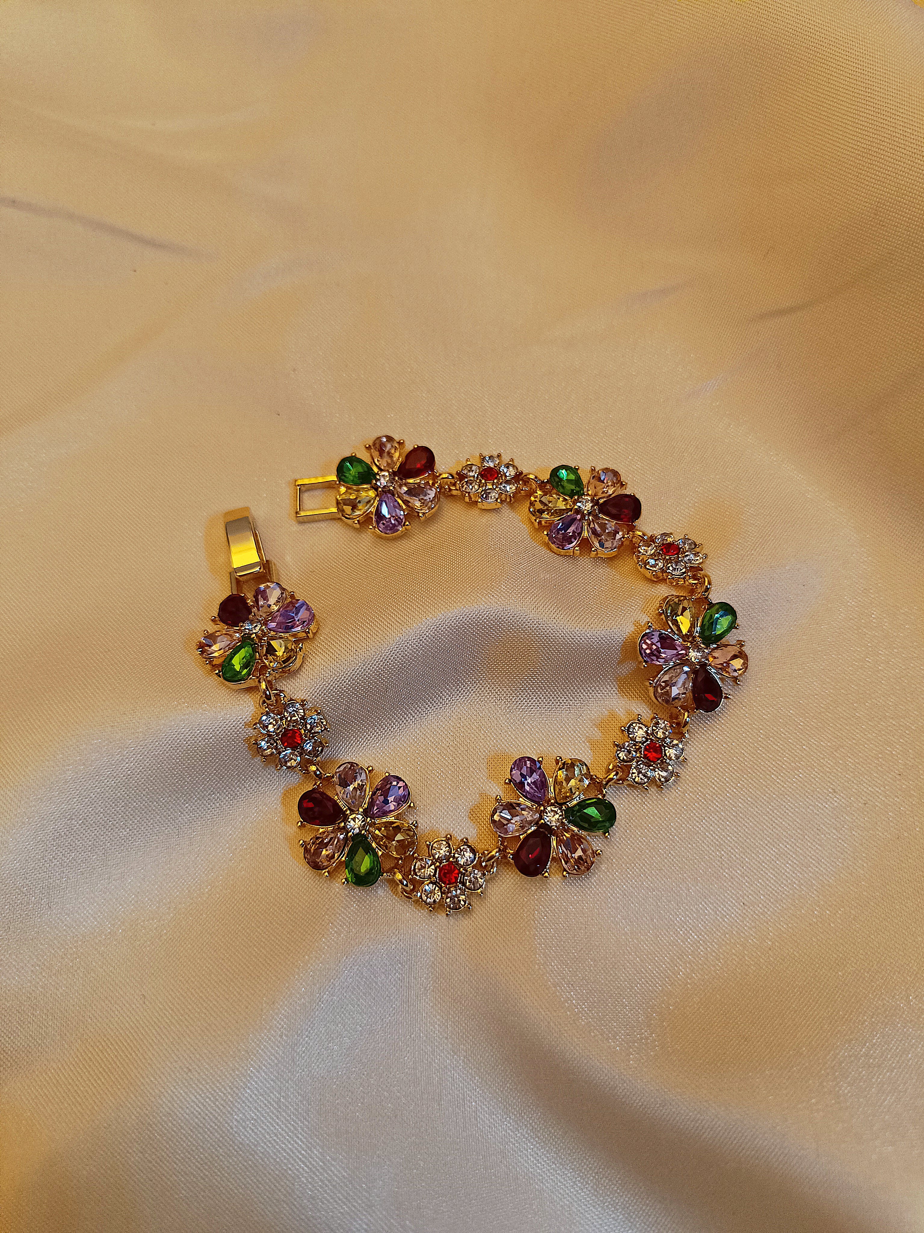 "Aurora" - Florales Armband mit Multicolor-Kristallen