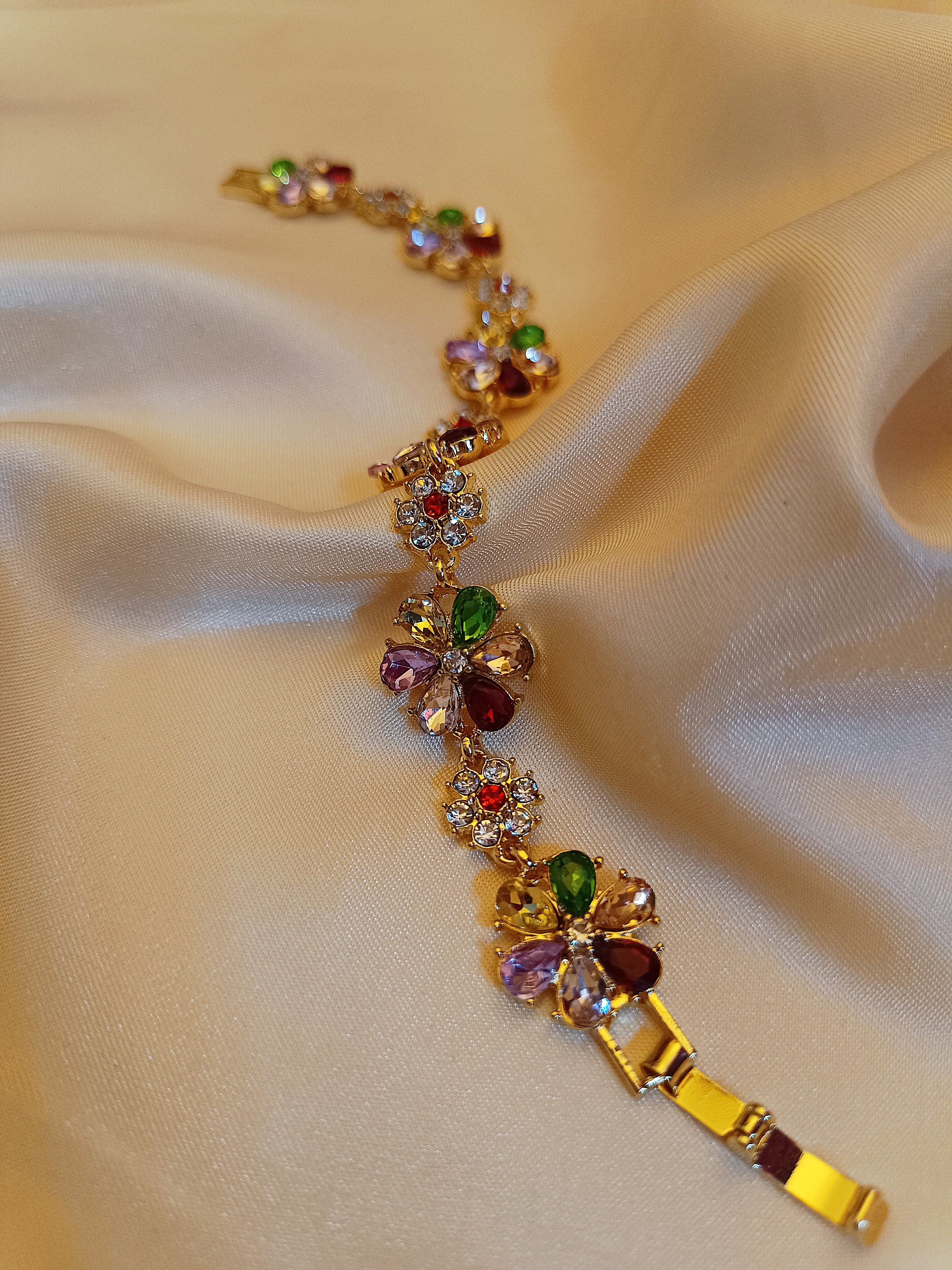 "Aurora" - Florales Armband mit Multicolor-Kristallen