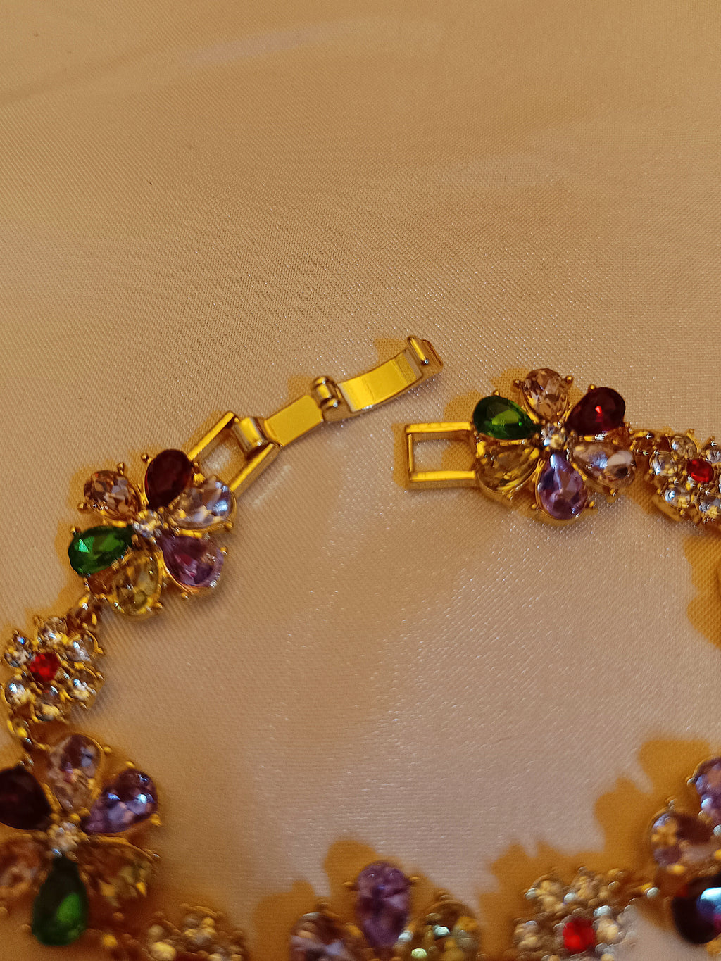 "Aurora" - Florales Armband mit Multicolor-Kristallen