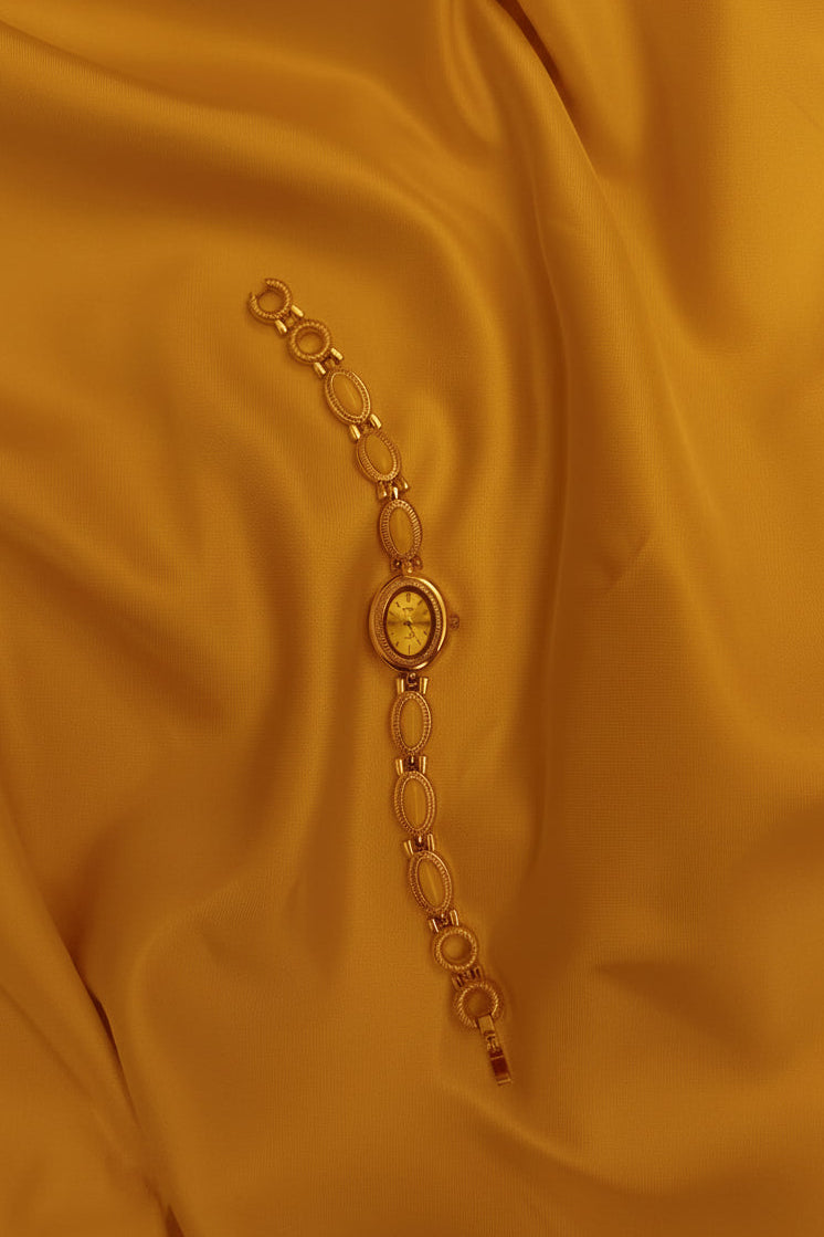 "Aurélie" - Elegante Vintage-Schmuckuhr in Goldoptik mit cremefarbenen Schmuckelementen