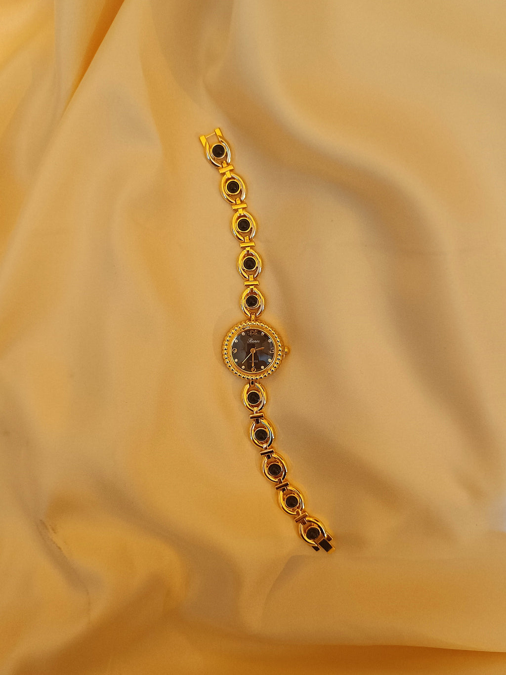 "Ruby" - Elegante Schmuckuhr in Gold mit roten Schmucksteinen