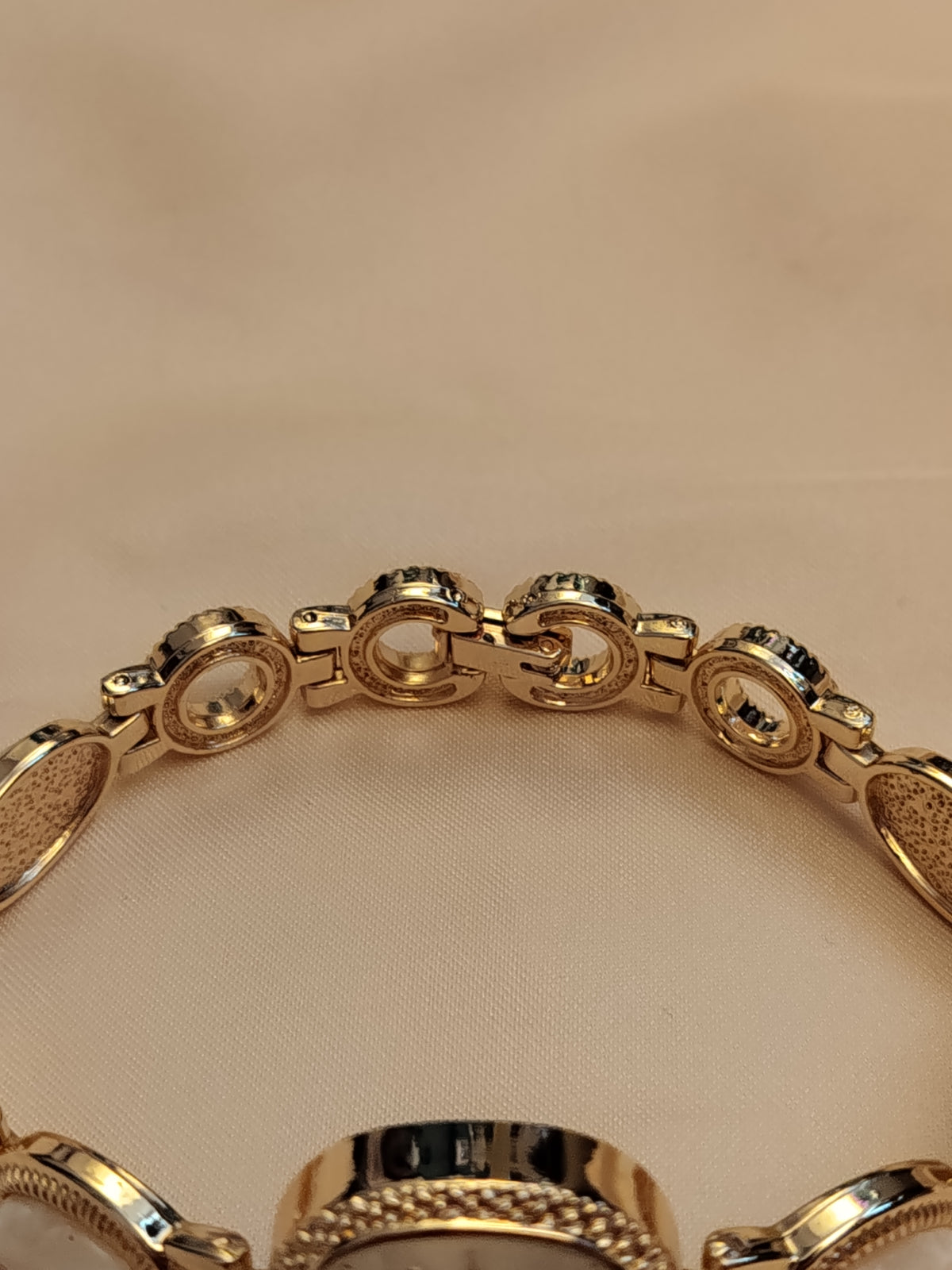 Pearl - goldene Damen Schmuckuhr mit Perlenelementen