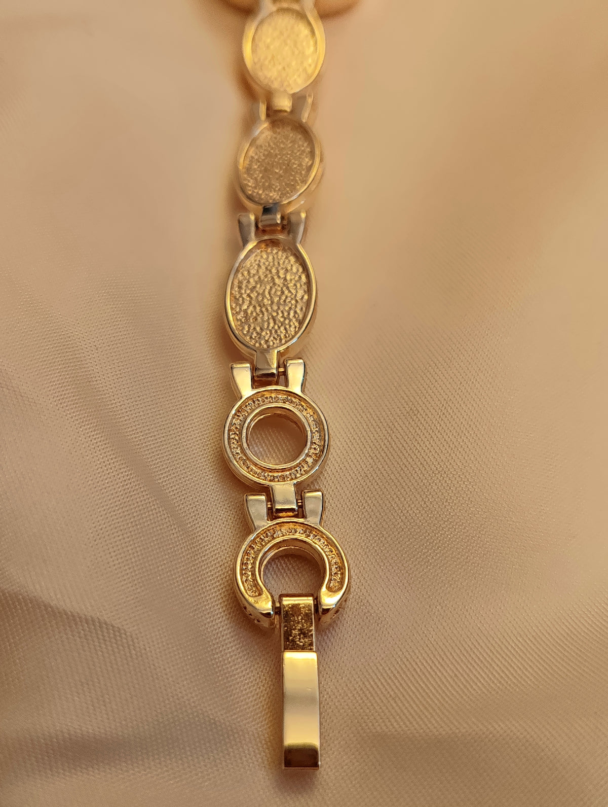 Pearl - goldene Damen Schmuckuhr mit Perlenelementen